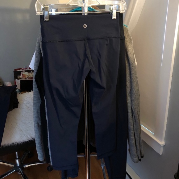 lululemon athletica Pants - Lululemon Navy Crops sz 2